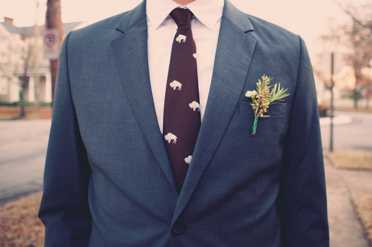 creative groom suit and tie // joyeuse photography