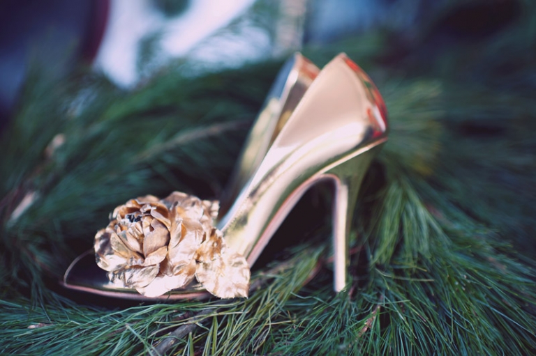 gold wedding shoes // joyeuse photography
