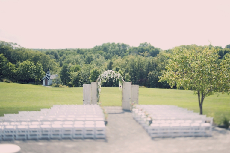 outdoor wedding ceremony arch joyeuse photography