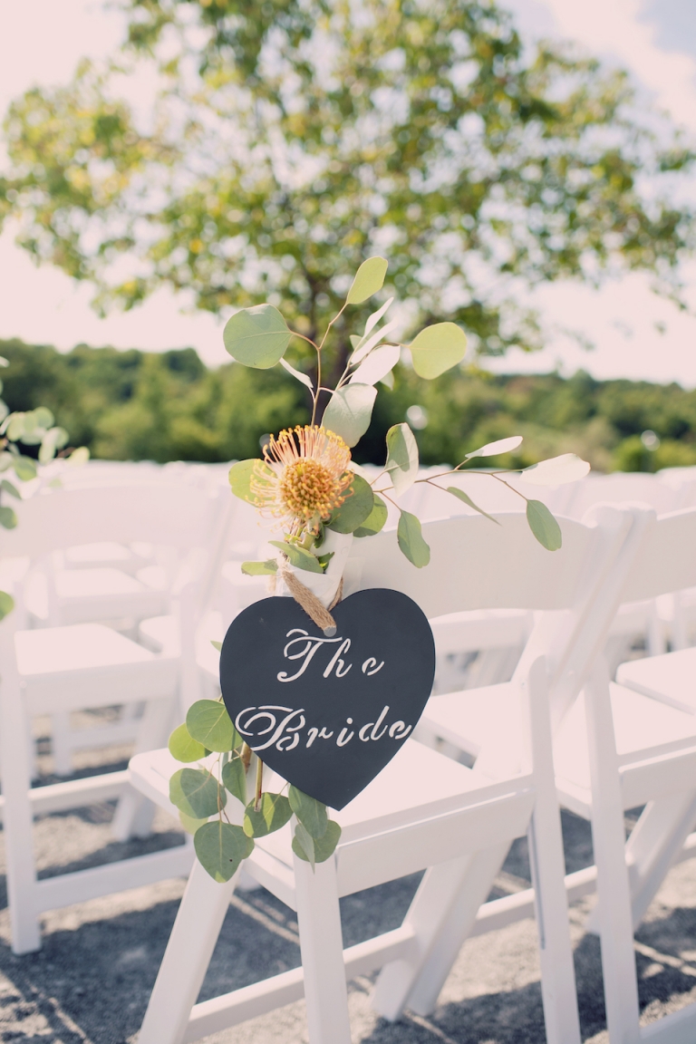 ceremony aisle signs joyeuse photography