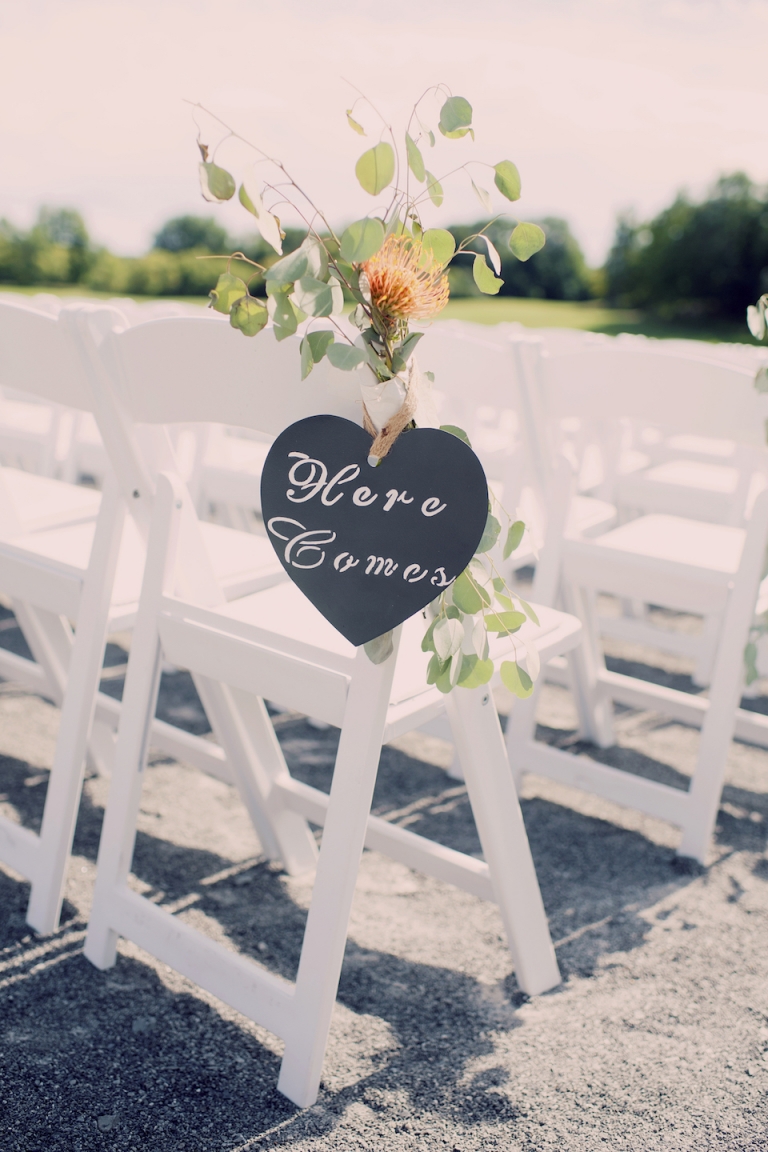 wedding aisle signs joyeuse photography