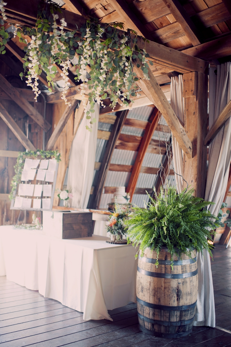rustic barn wedding new york joyeuse photography