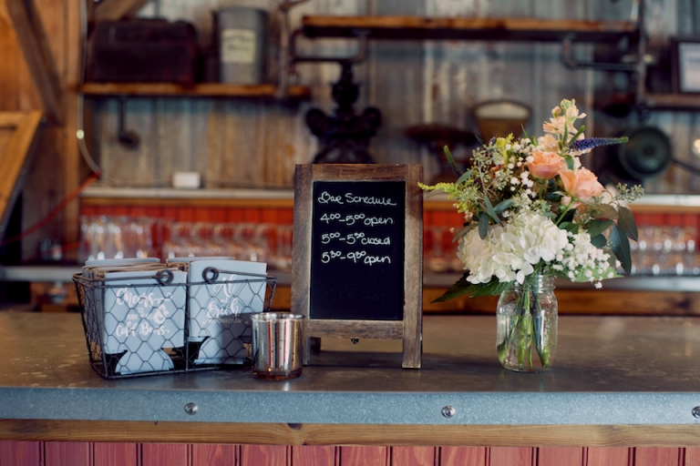 rustic barn wedding joyeuse photography