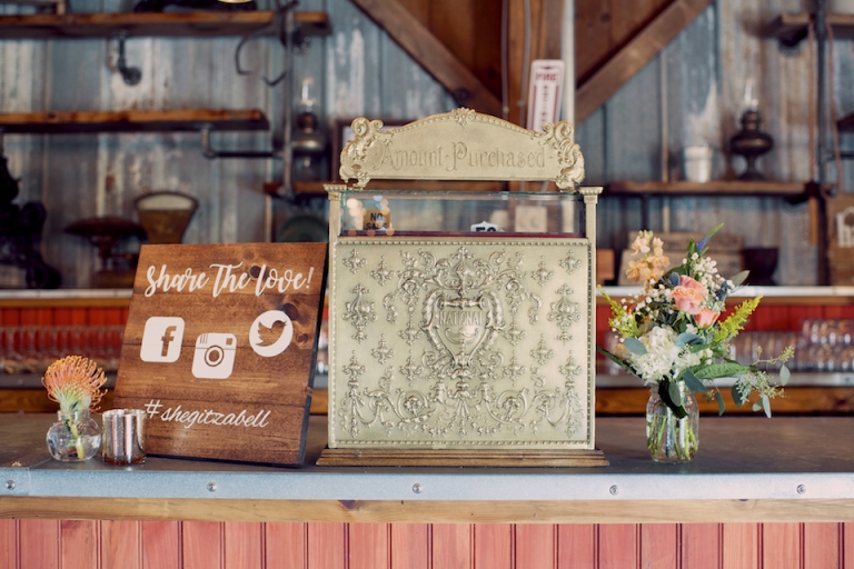 vintage wedding decor joyeuse photography