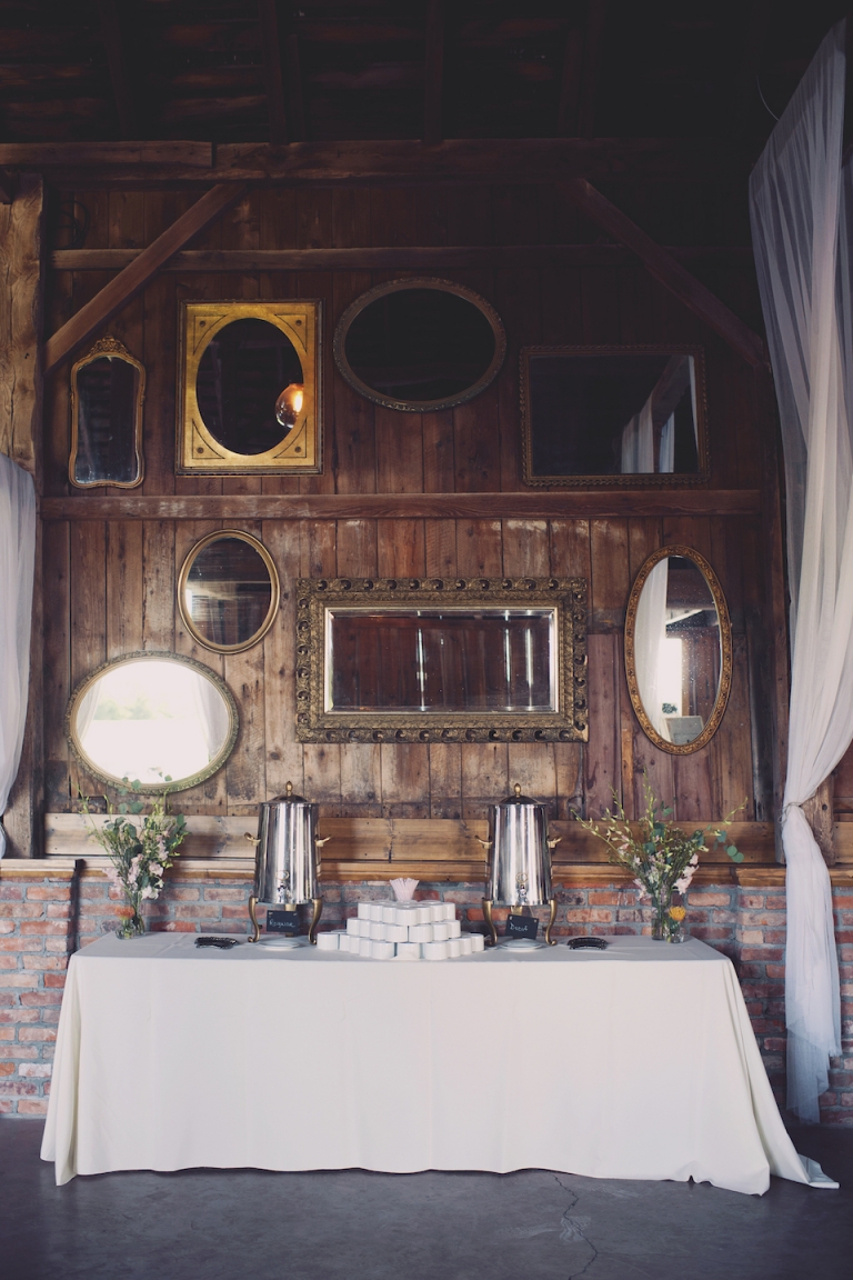 vintage barn wedding new york joyeuse photography