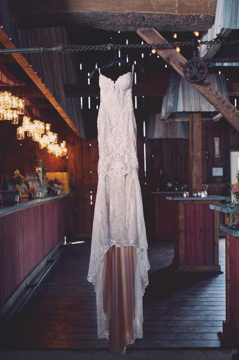 lace wedding dress joyeuse photography