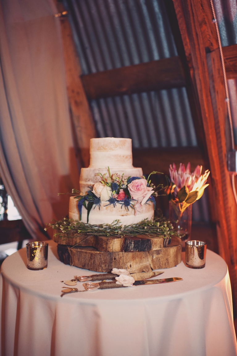rustic wedding cake joyeuse photography