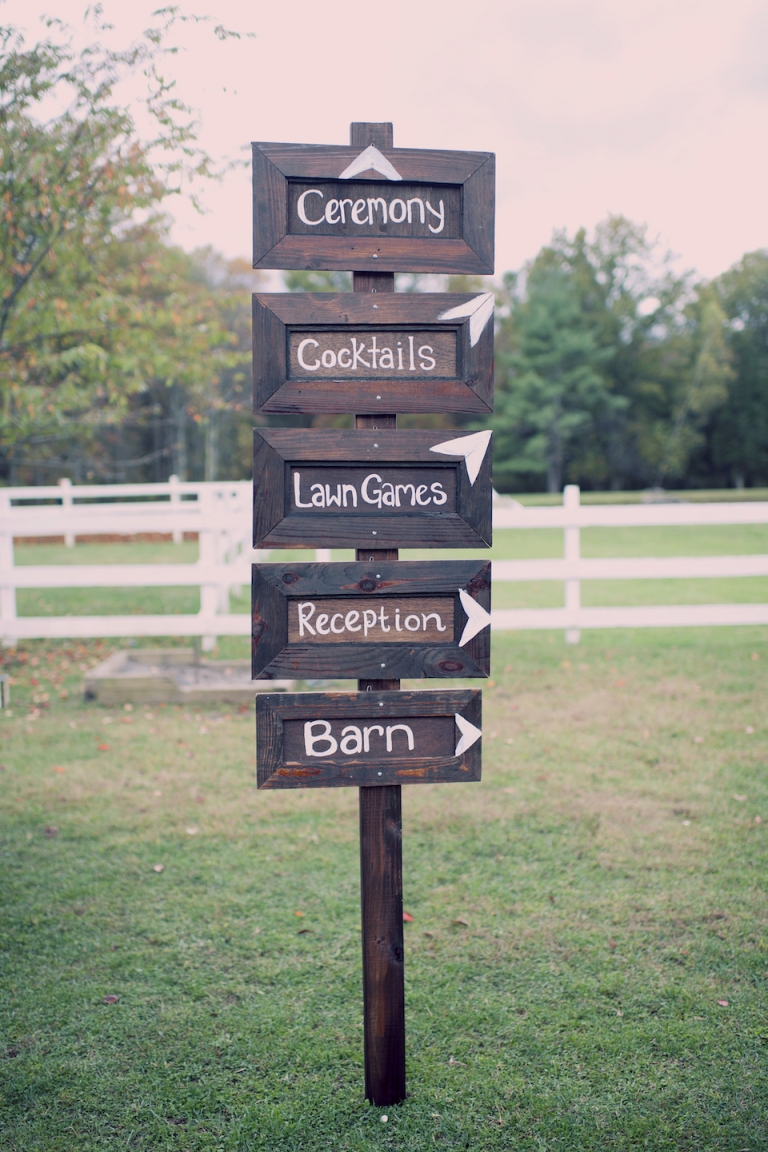 wedding sign post joyeuse photography