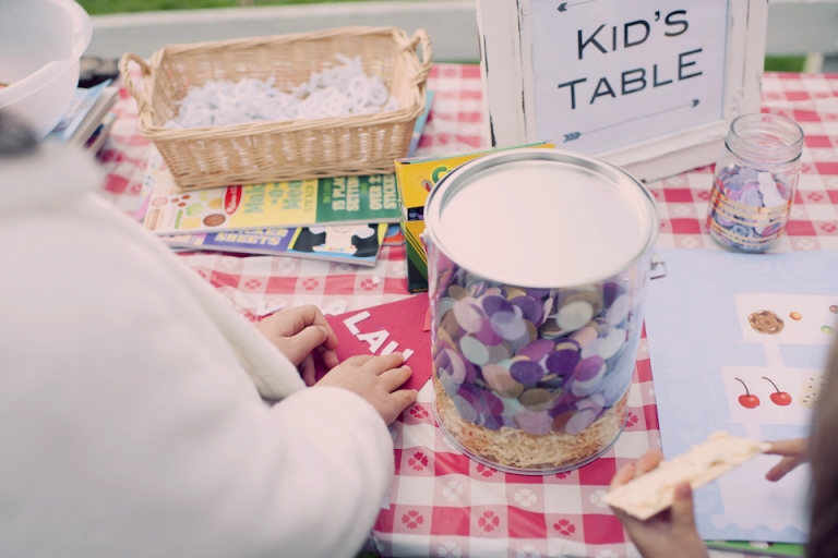 wedding kids table joyeuse photography