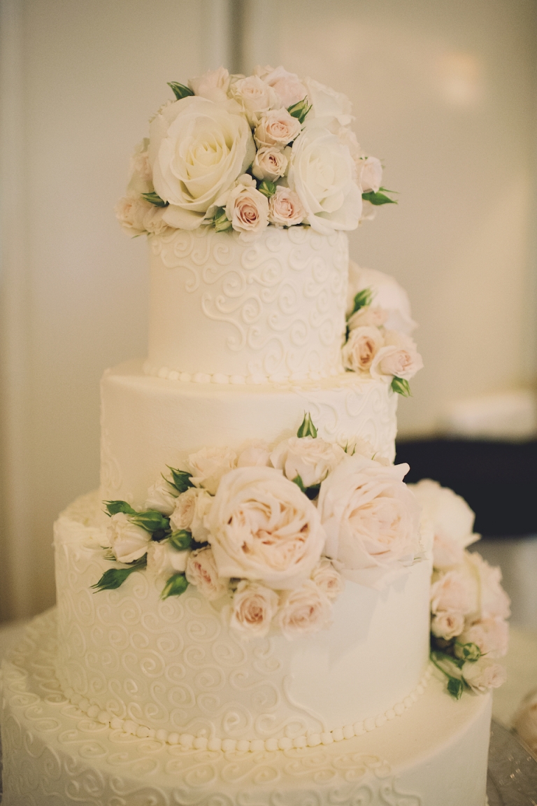 simple floral wedding cake joyeuse photography