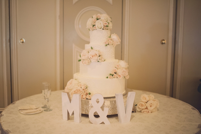 elegant wedding cake joyeuse photography