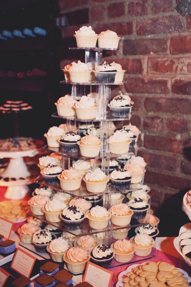wedding cupcakes joyeuse photography
