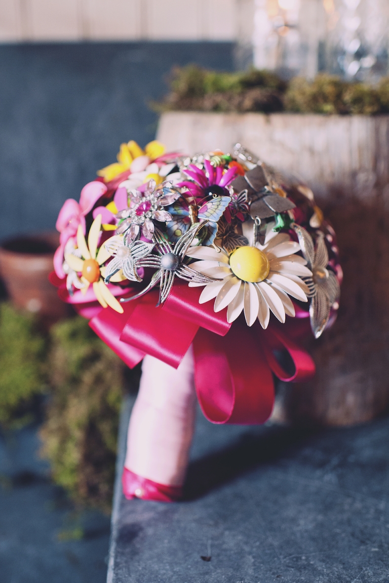 vintage brooch bouquet joyeuse photography