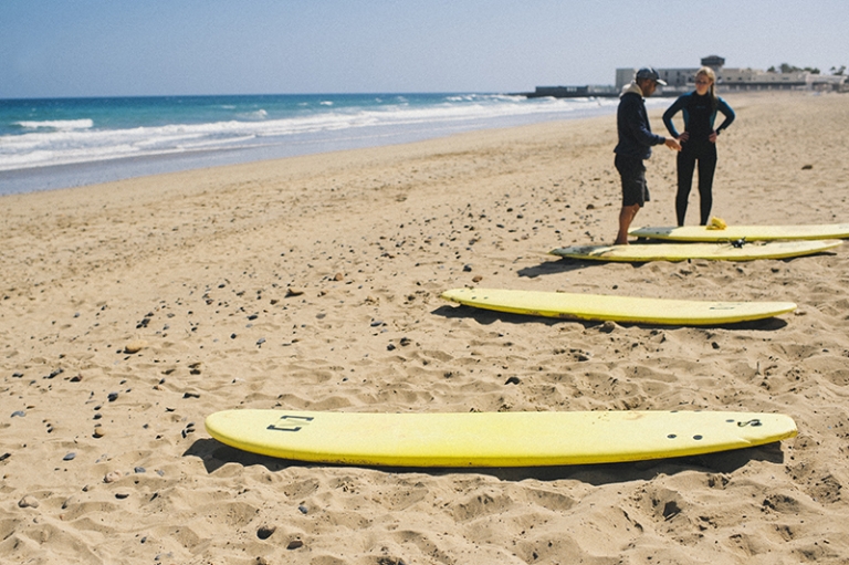 surf lessons corralejo