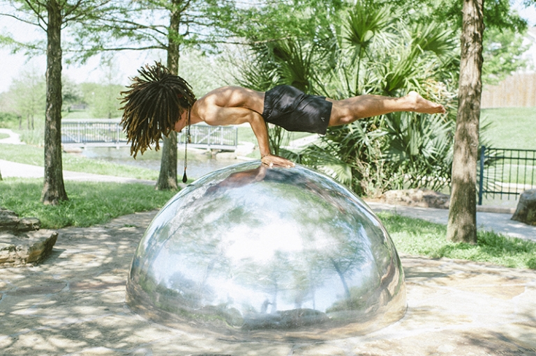 peacock pose joyeuse photography